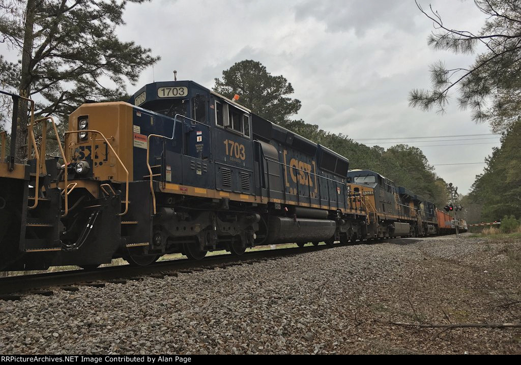 CSX SD40E3 1703 runs second